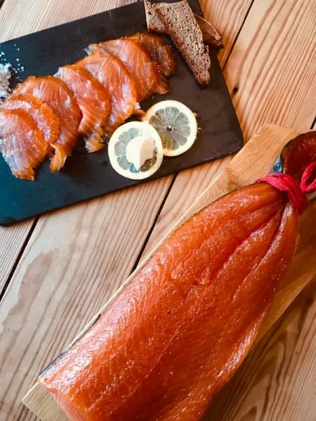 Färöer Räucherlachs – sanft geräuchert & ungeschnitten